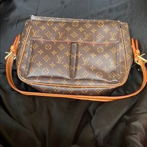 Louis Vuitton Monogram Viva-Cite GM